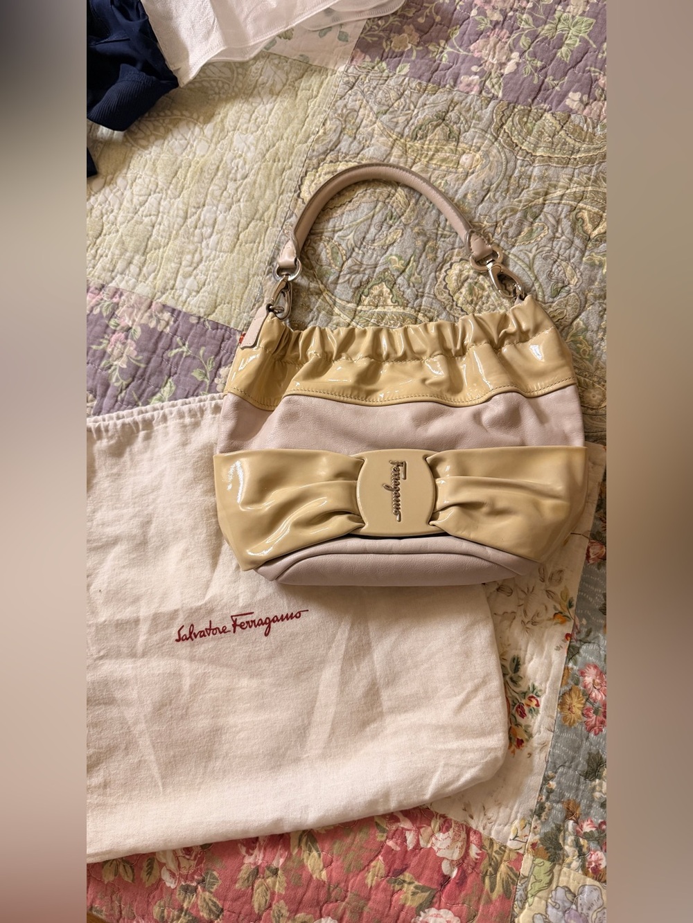 ✨ AUTHENTIC SALVATORE FERRAGAMO SHOULDER BAG  / COA / ORIGINAL DUST BAG